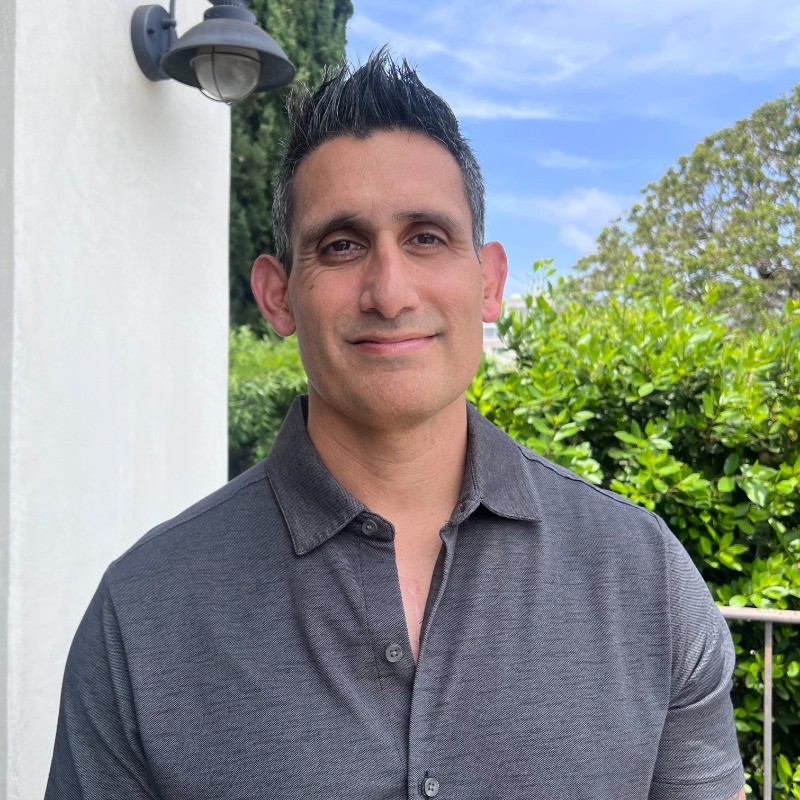 Octavio Herrera headshot